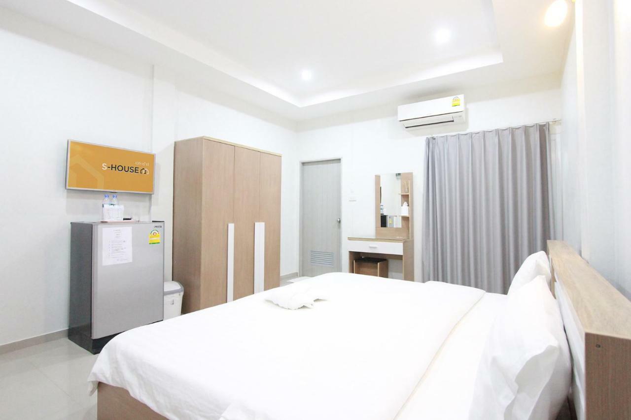 S-House Hotel Surin Exterior photo